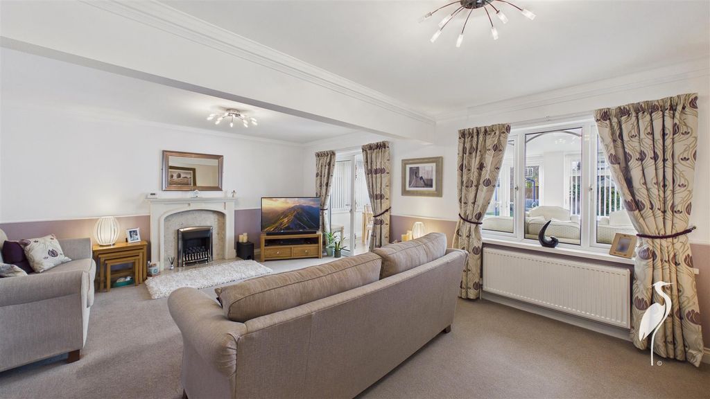 Property photo 3 of 37 Lounge/Dining Room