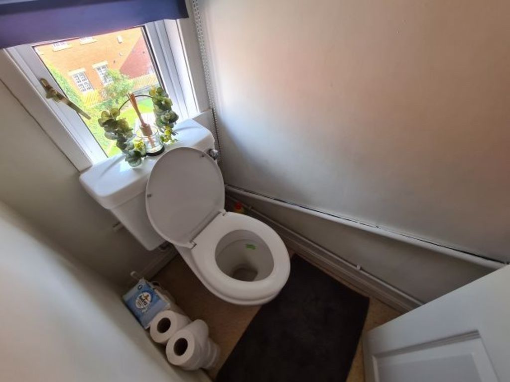 Property photo 3 of 10 A Clean And Well-Maintained Bathroom Featuring A l...