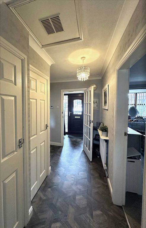 Property photo 3 of 13 Entrance Hall: