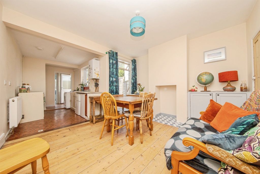 Property photo 3 of 14