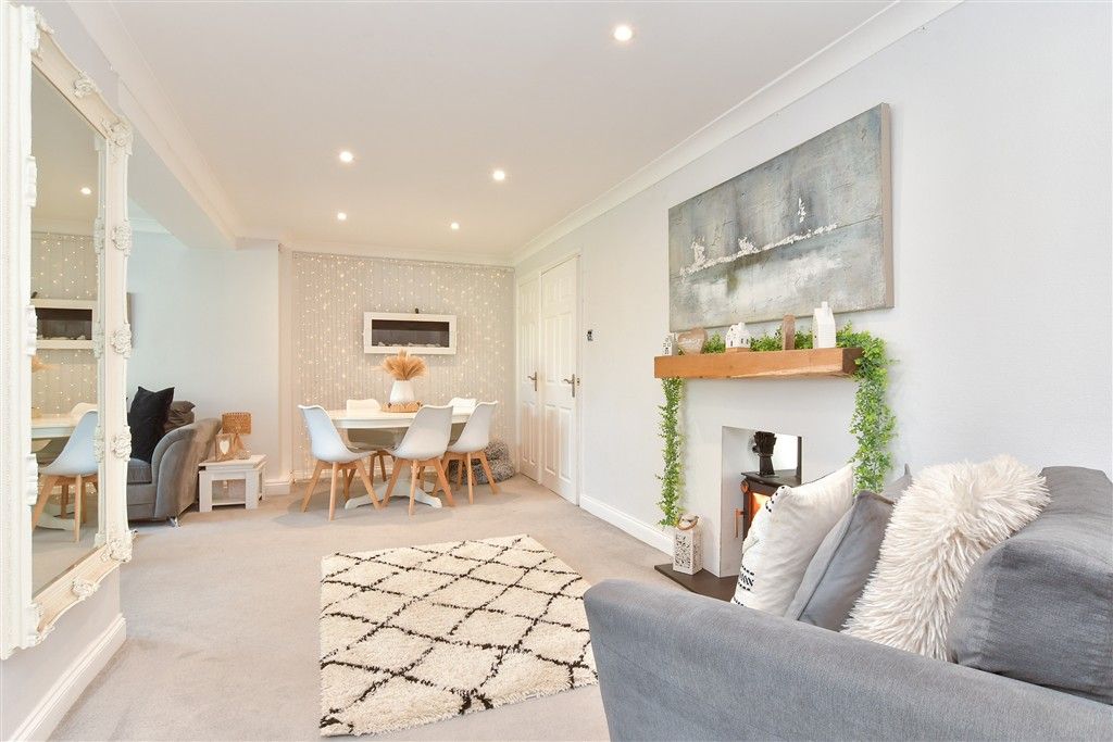 Property photo 3 of 15 Dining Area