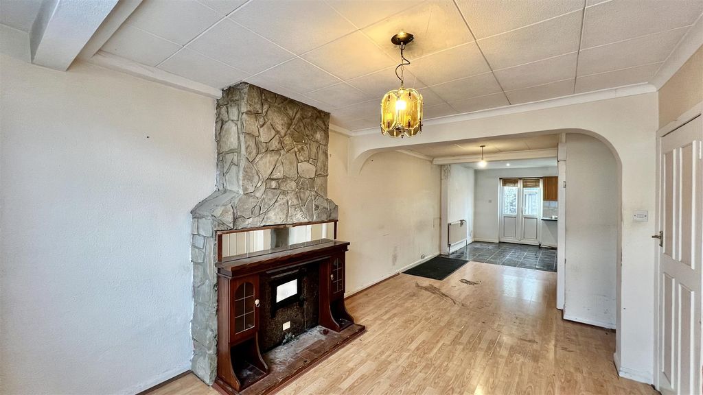 Property photo 3 of 13 Through Lounge