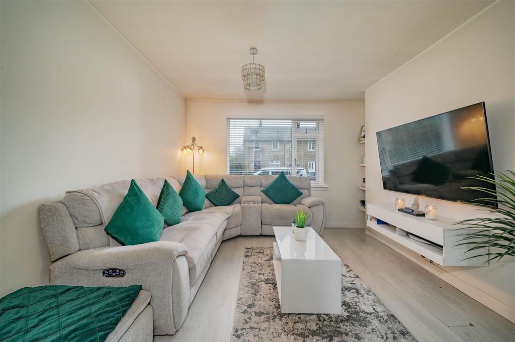 Property photo 2 of 13 Gr 25 Foggyley Gardens Dundee-6.Jpg