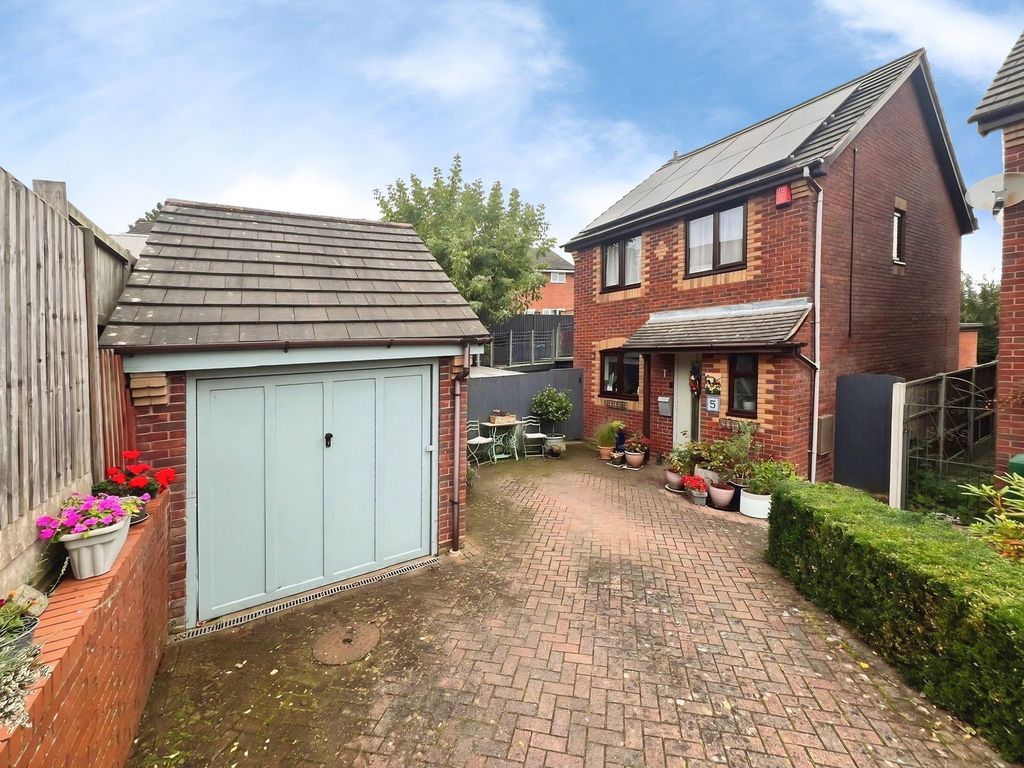 Property photo 1 of 32