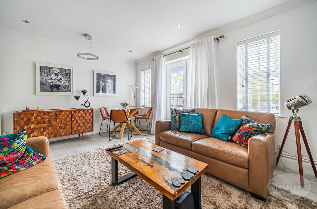 Property photo 3 of 11 3A6De6A8-4985-4Bc...