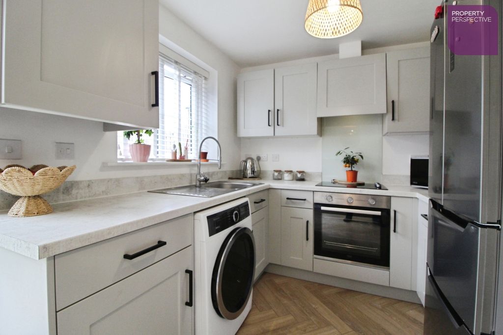 Property photo 3 of 12 Dining Kitchen