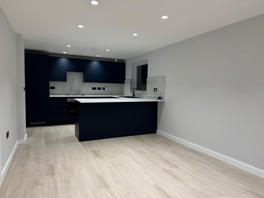 Property photo 3 of 19 Kitchen