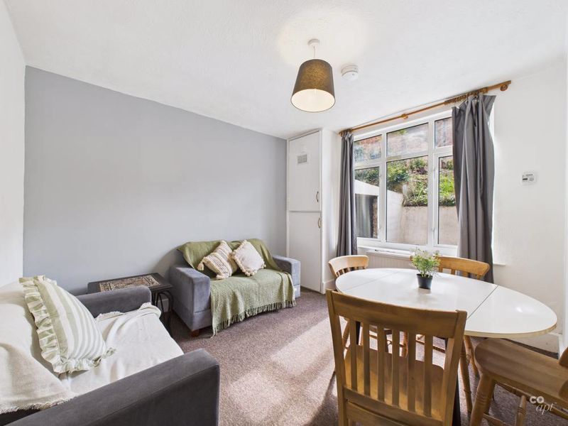 Property photo 1 of 8 Photo 6