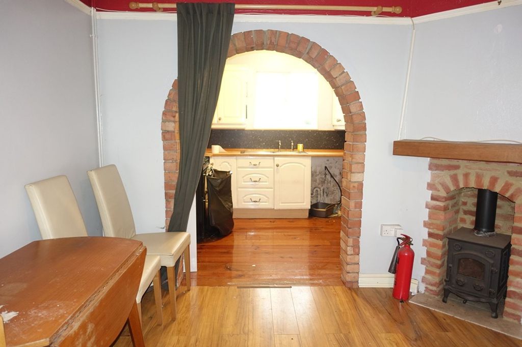 Property photo 3 of 18 Kitchen Diner