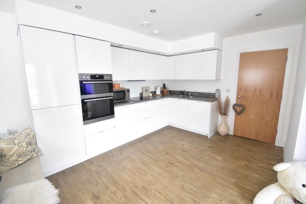 Property photo 3 of 9 2893513