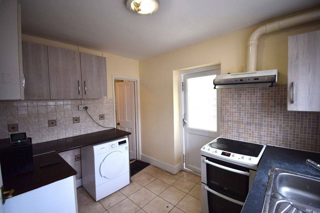 Property photo 1 of 23 Five Bedroom Family House Ideal For Couples-Â£2700