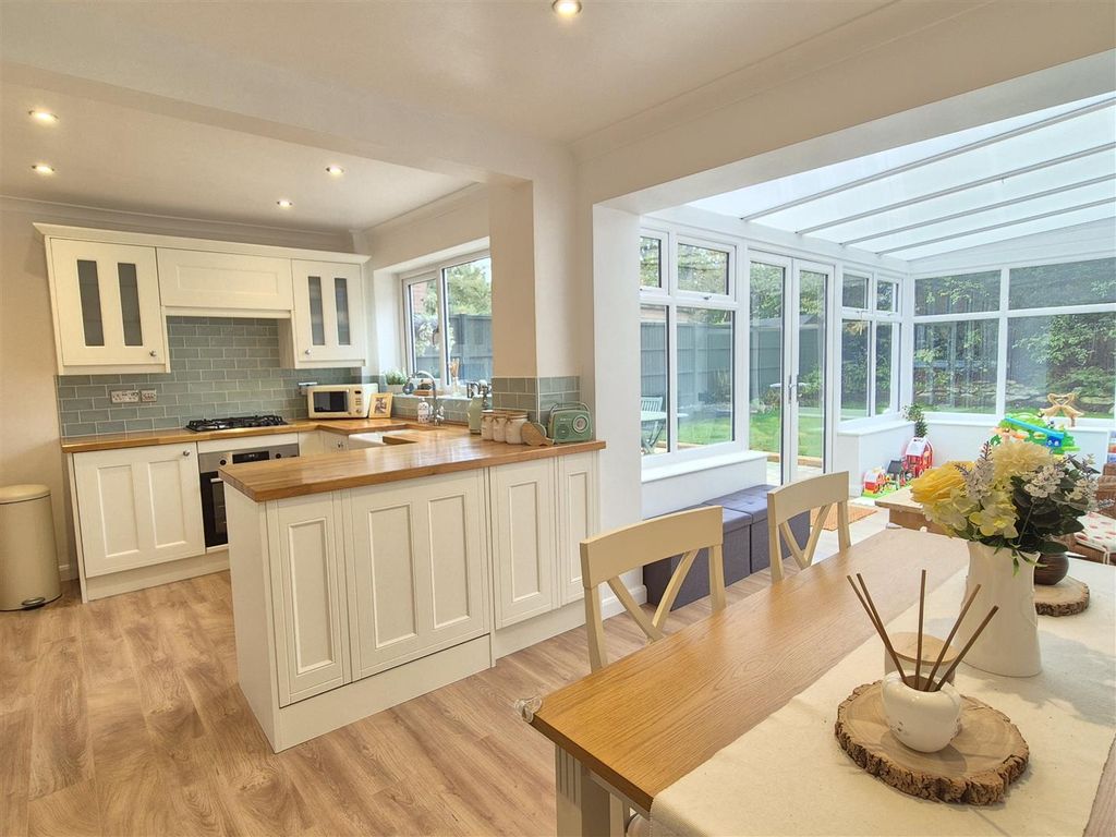 Property photo 2 of 25 Wren Kitchen/Diner