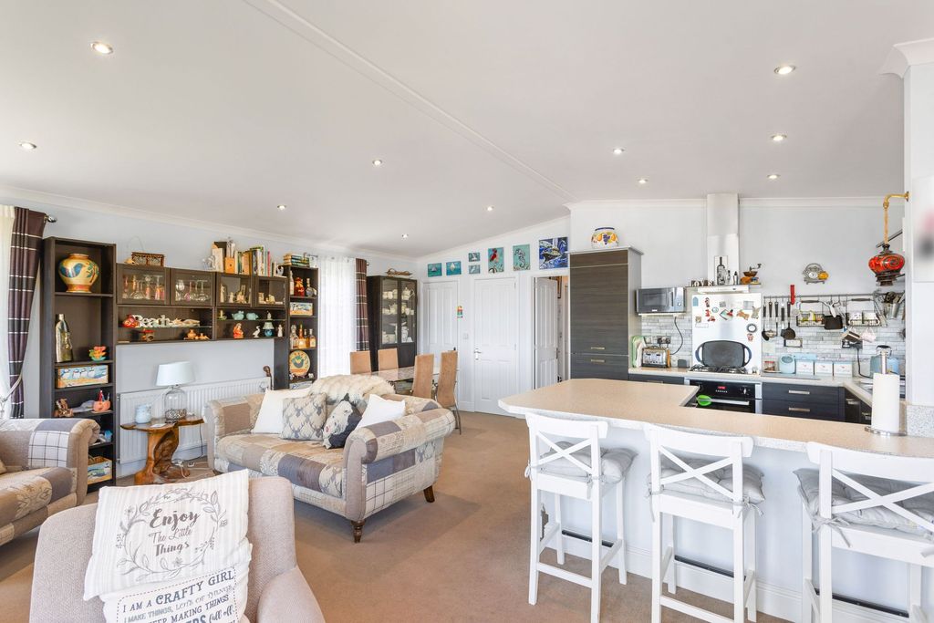 Property photo 2 of 50 Open Plan Lounge