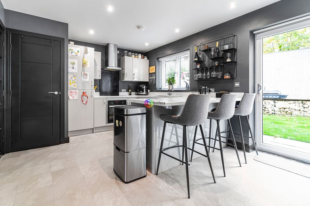 Property photo 3 of 16 Kitchen / Diner