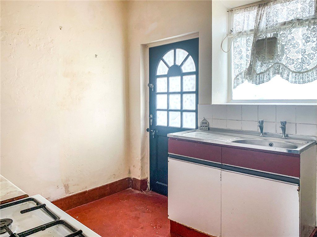 Property photo 3 of 8 Kitchen