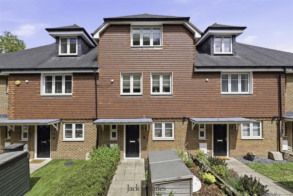 Property photo 1 of 28 159B Pembury Road-43.Jpg