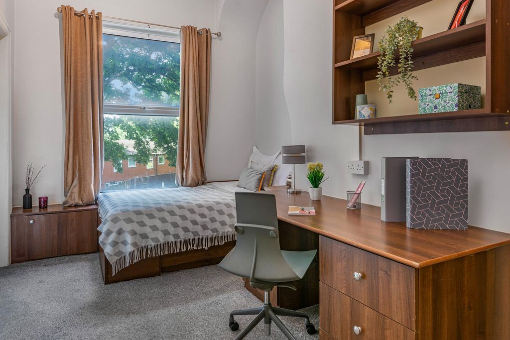 Property photo 3 of 8 Property Photo