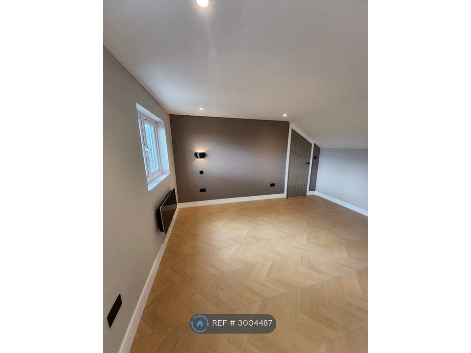 Property photo 2 of 35