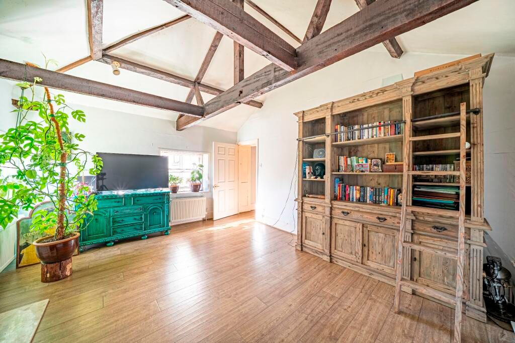 Property photo 3 of 12 Photo 2