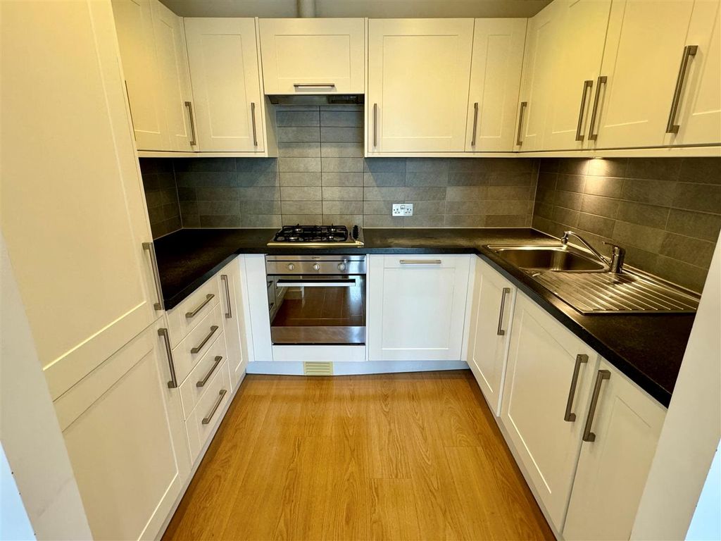 Property photo 3 of 8 8 Tre Lowen Kitchen