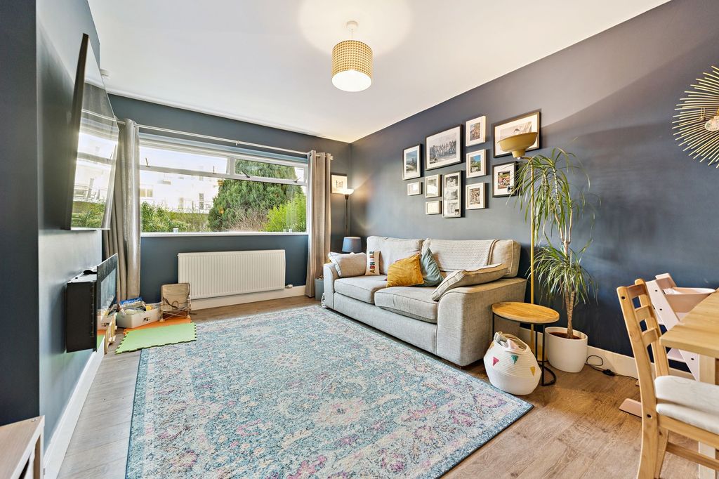 Property photo 2 of 20