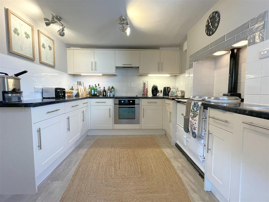 Property photo 2 of 18 Kitchen