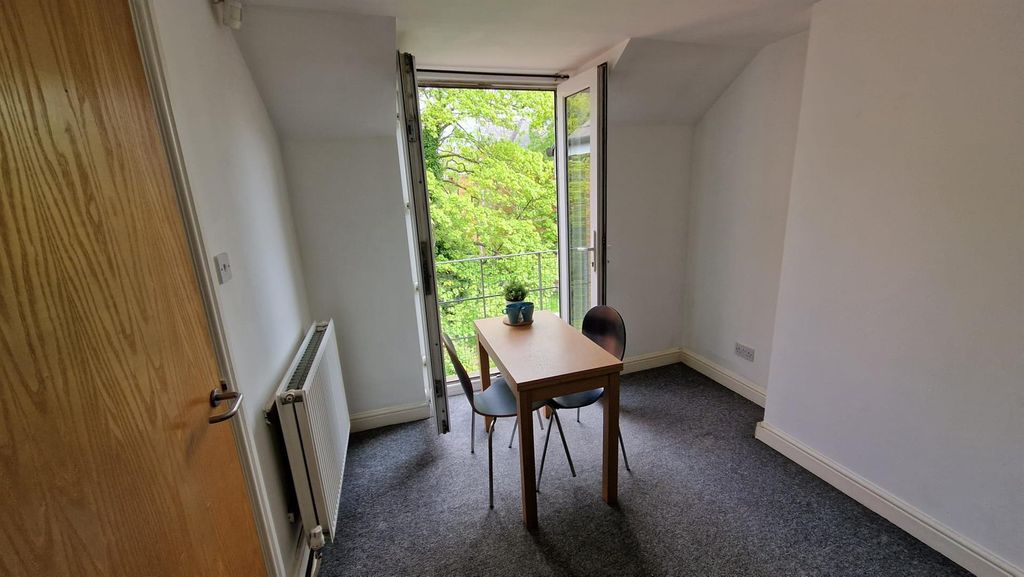 Property photo 3 of 13 Dining Area