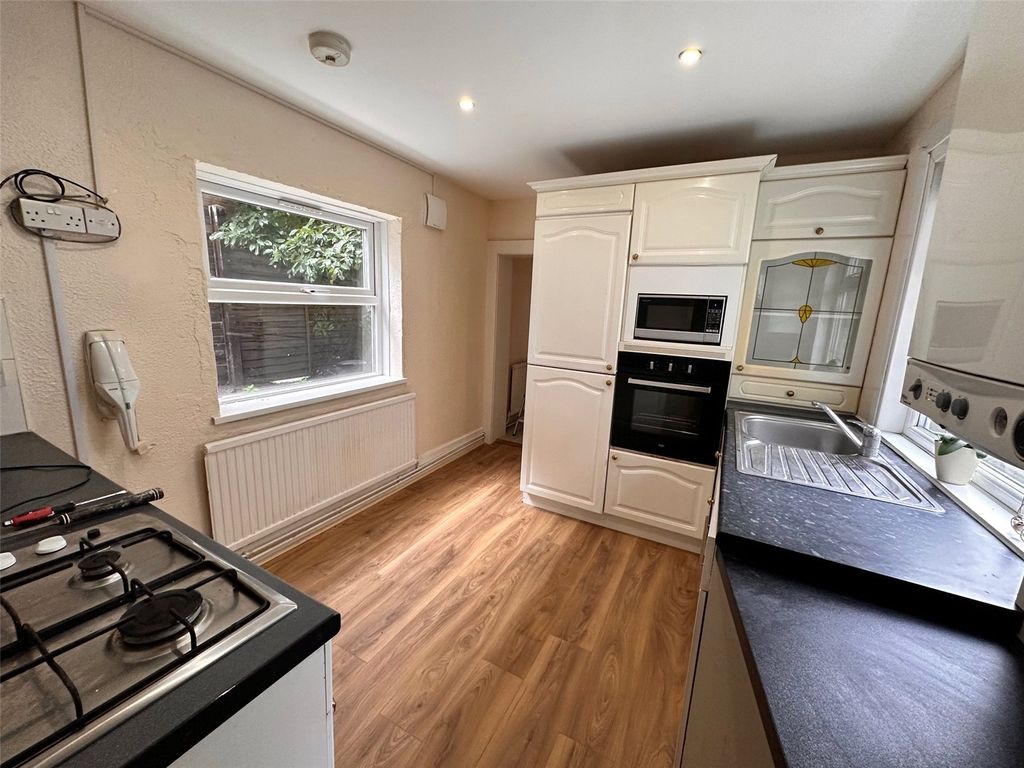 Property photo 2 of 9 Kitchen