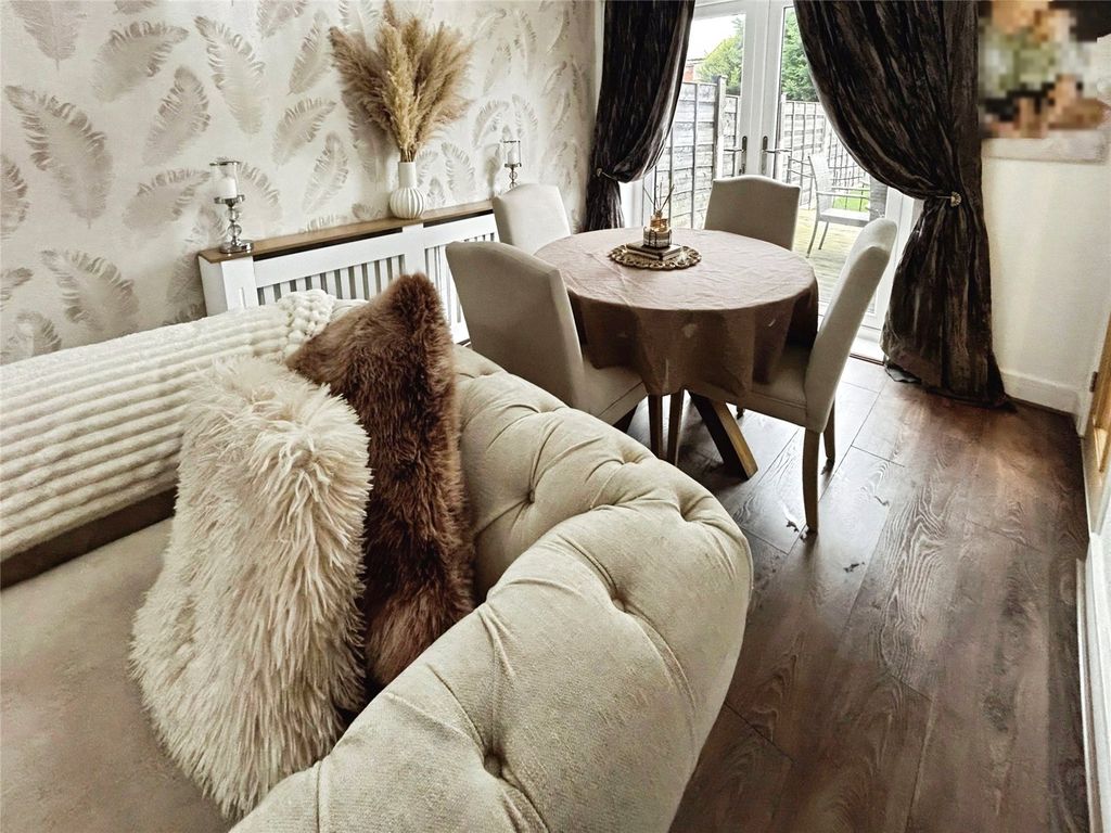 Property photo 3 of 16 Dining Area