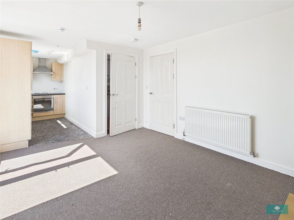 Property photo 3 of 18 Picture No. 13