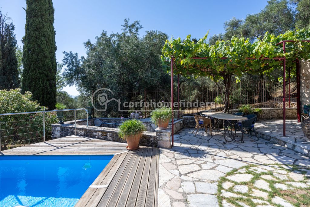 Property photo 2 of 19 Pool To Vine Area