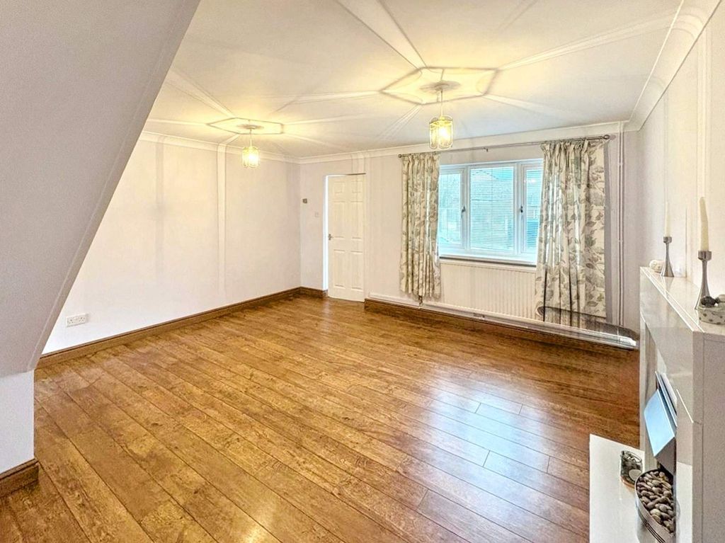 Property photo 2 of 14 Lounge