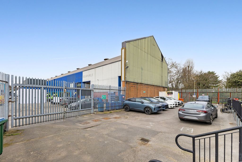 Property photo 3 of 6