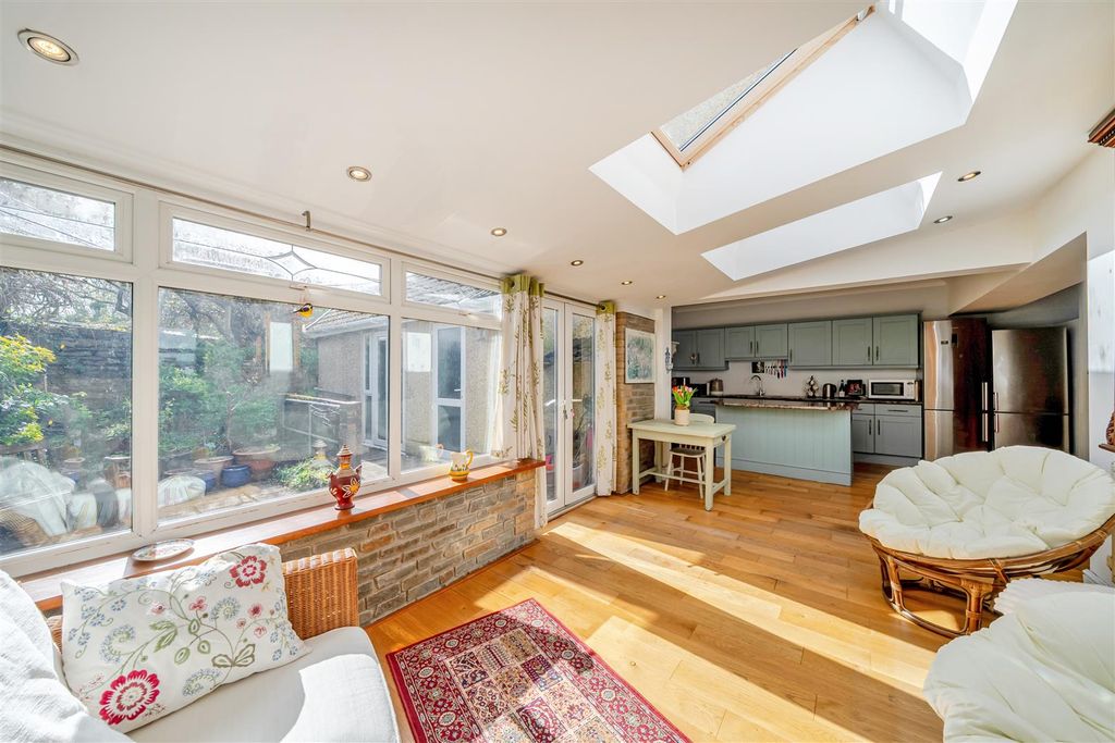 Property photo 3 of 32