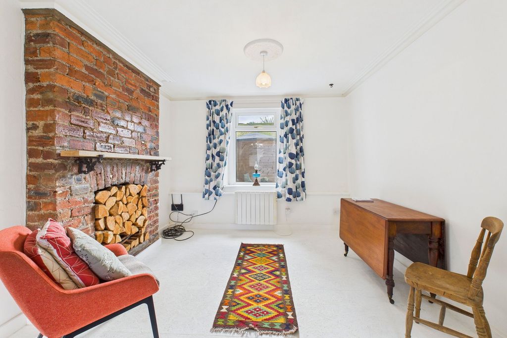 Property photo 3 of 17