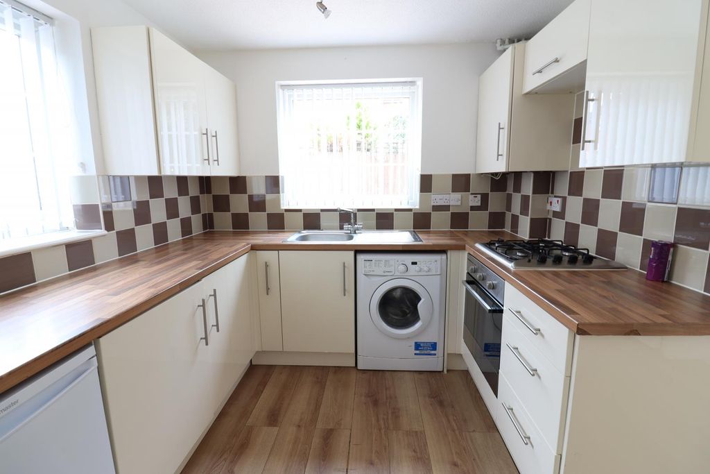 Property photo 2 of 10 2 Bedroom House For Rent
