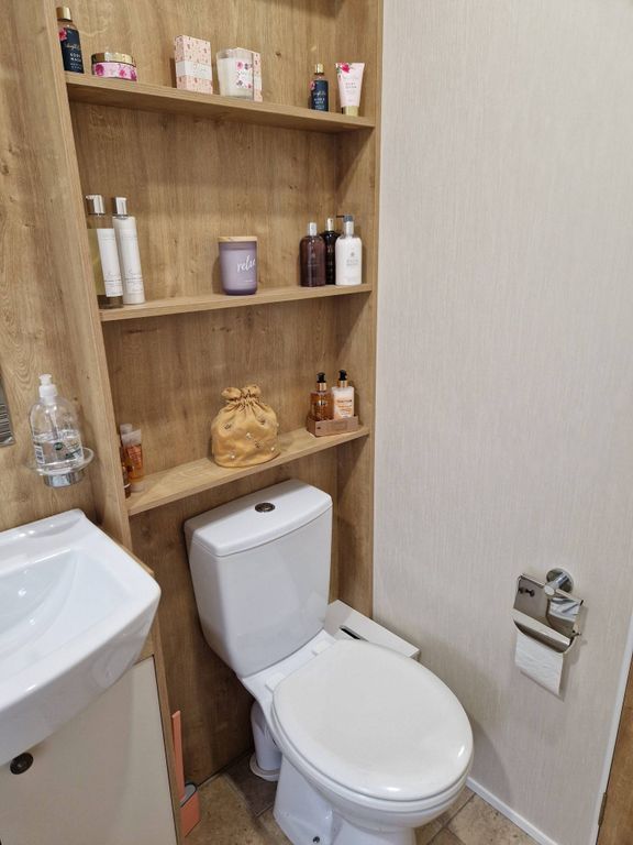 Property photo 2 of 23