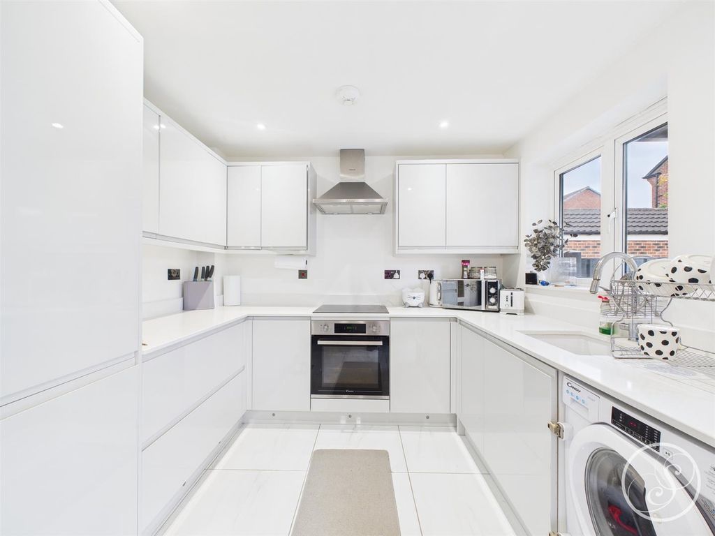 Property photo 2 of 25 Kitchen/Diner