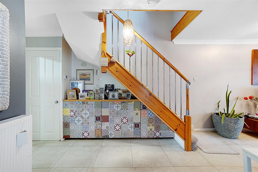 Property photo 2 of 27