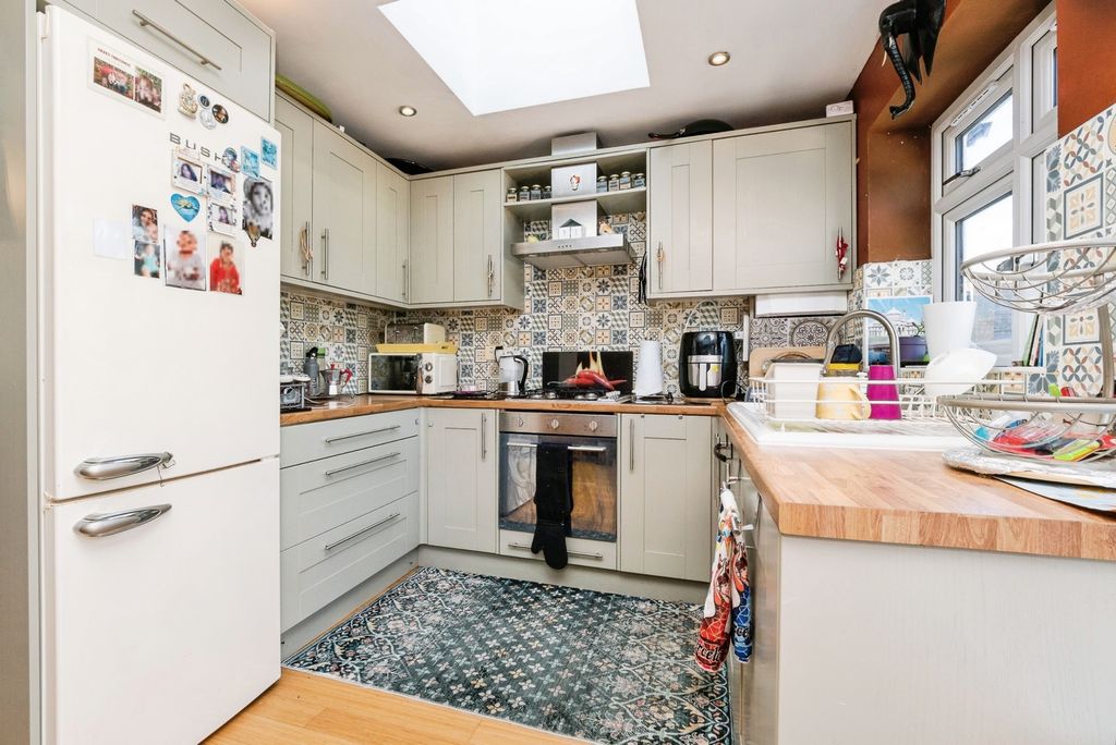 Property photo 3 of 26 Pbox-Img.Jpg
