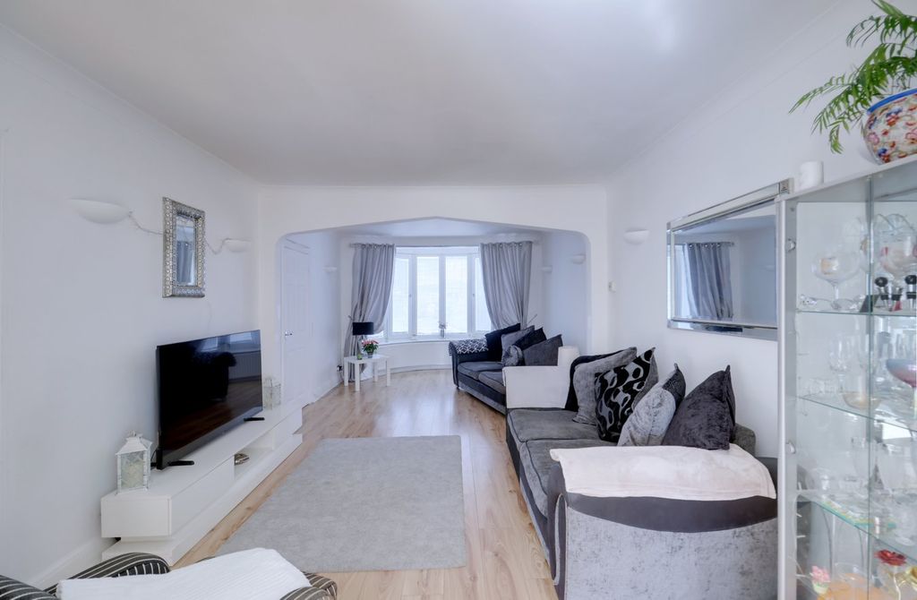 Property photo 2 of 21