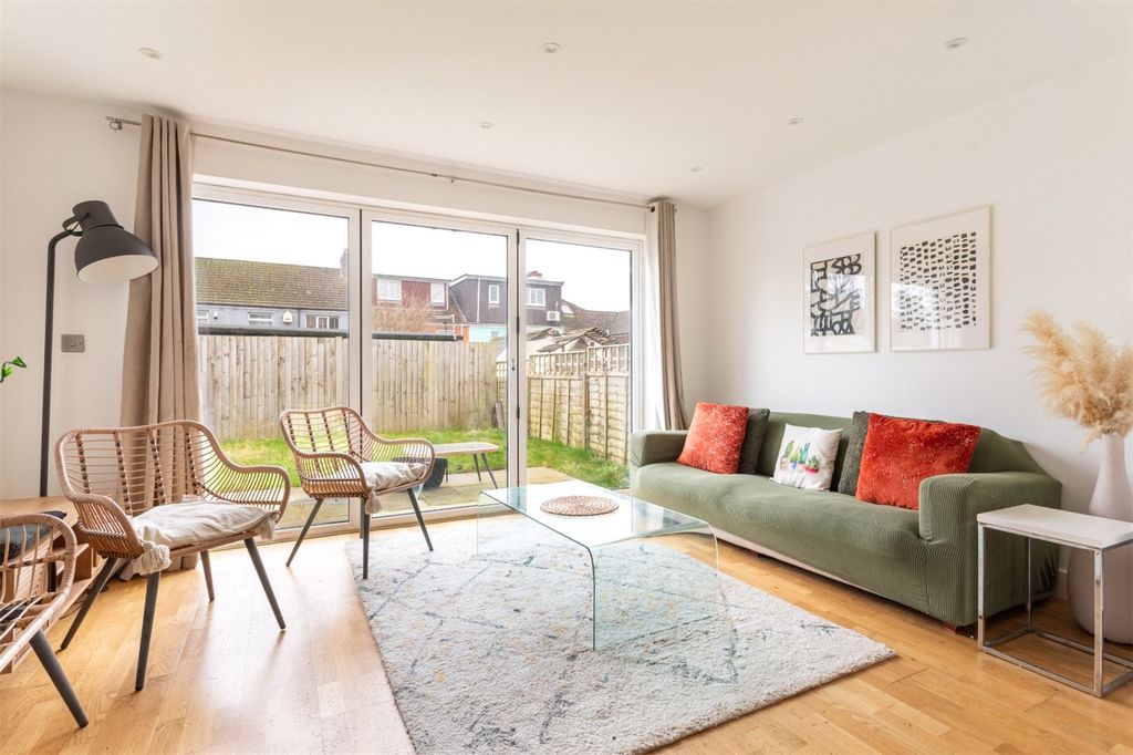 Property photo 2 of 18 Picture No. 17