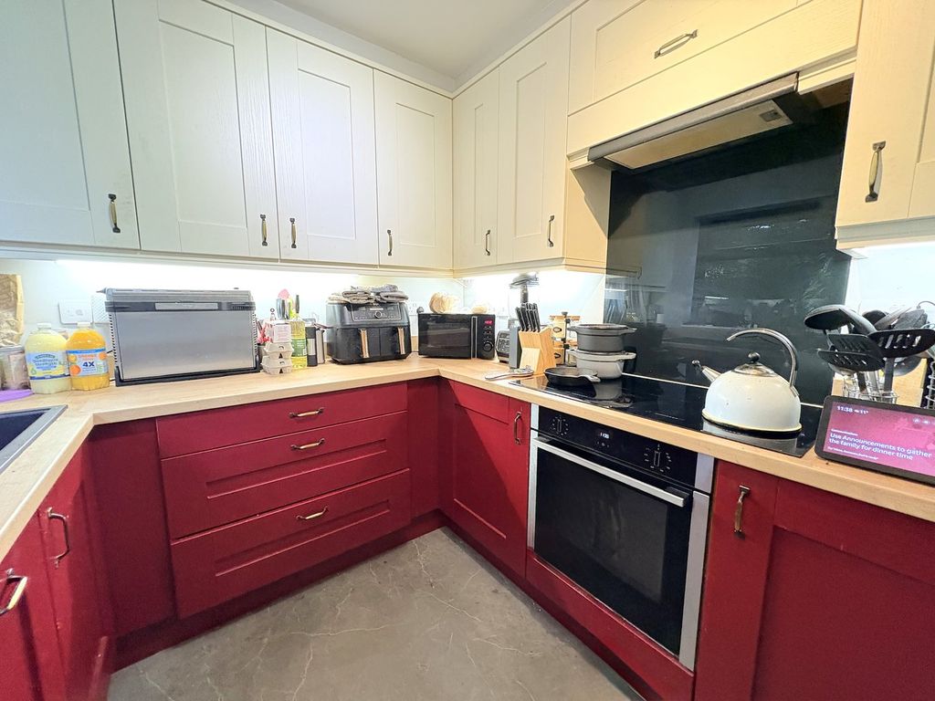 Property photo 2 of 27