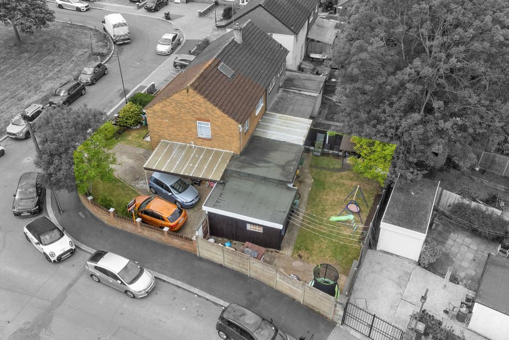 Property photo 2 of 23