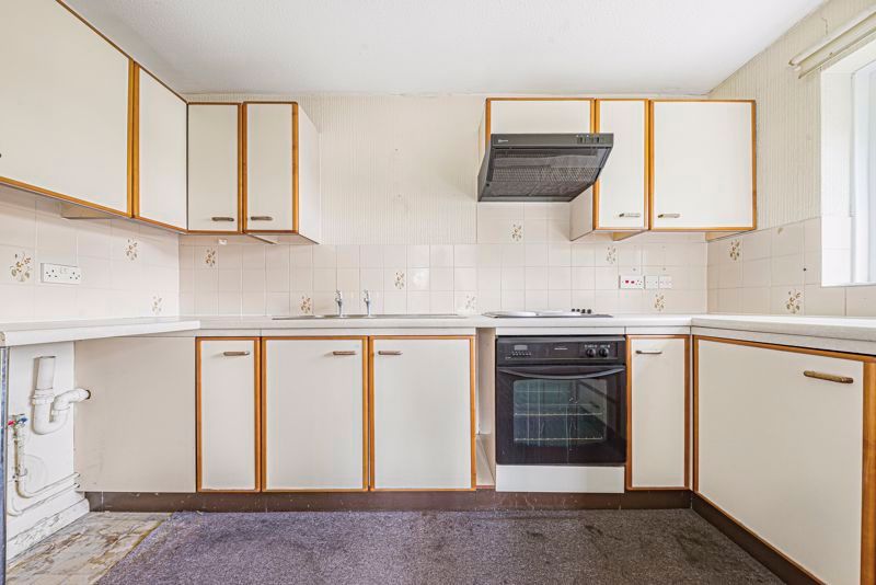 Property photo 3 of 11 Kitchen