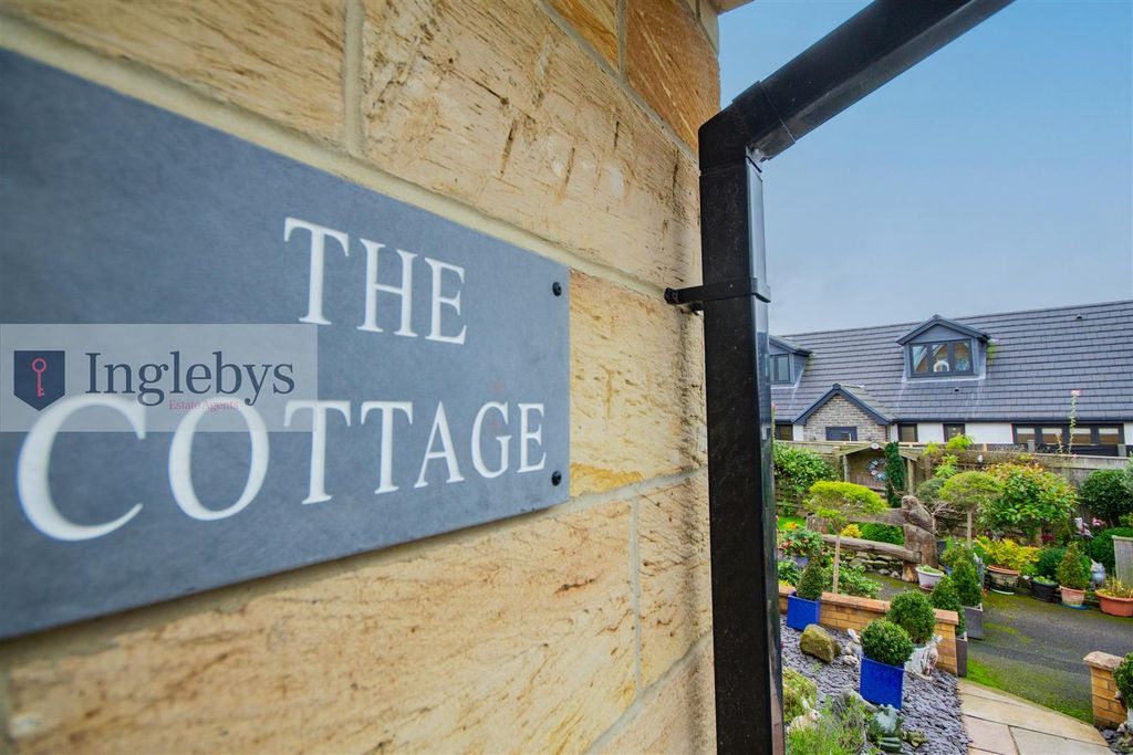 Property photo 2 of 48