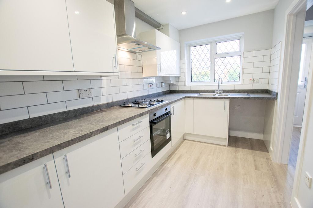 Property photo 3 of 17 Kitchen