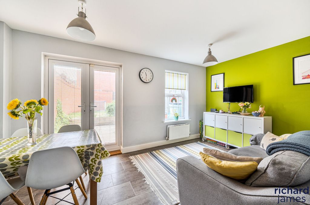 Property photo 3 of 15 d1253869180E44B18Fef5A9dcc0c3c7F