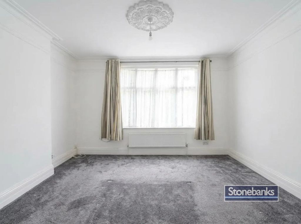 Additional image 9 of 9 bed detached house for saleSalisbury Road, Farnborough GU14