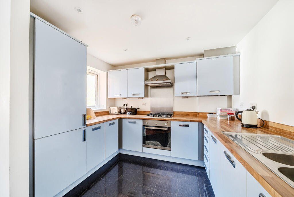 Property photo 2 of 8 Picture No. 12